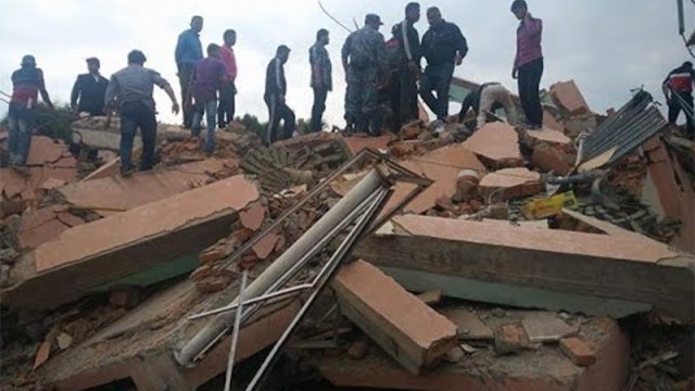 Над 8 000 загинали след земетресението - 2 Fresh Tremors Trigger Panic In Nepal, Death Toll Nears 8,000