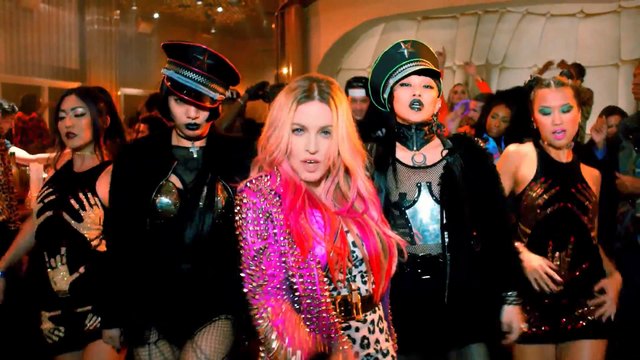 Премиера 2015/ Madonna - Bitch I&#39;m Madonna ft. Nicki Minaj _ Официално Видео