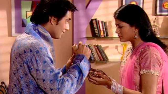 Koi Jaane Na - Episode 6 : Krish marries Divya according to the rituals.
