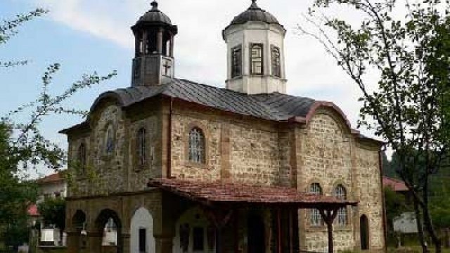 Църква Св. Петър и Павел с. Мрамор България