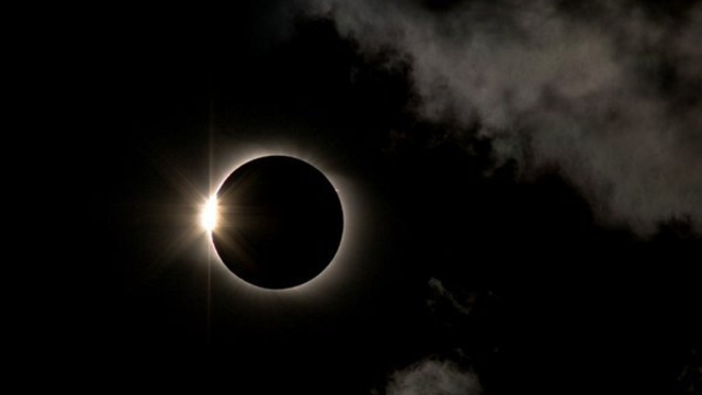 Невероятна красота! Вижте Слънчевото затъмнение днес 09.03.2016 г./ Solar Eclipse Live