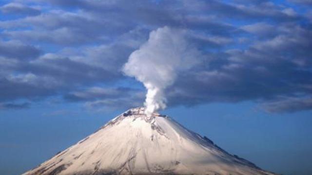 Зрелищно изригване на вулкан в Аляска / 28.03.2016 Pavlof An Alaskan Volcano Erupted On Sunday