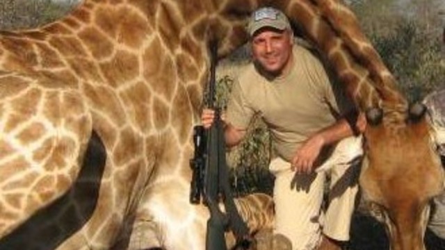 Стоичков се снима с убити животни след сафари.- Вълна от възмущение