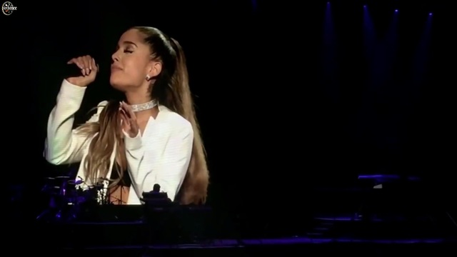 Ariana Grande - Leave Me Lonely (feat. Macy Gray) (Live) 2016