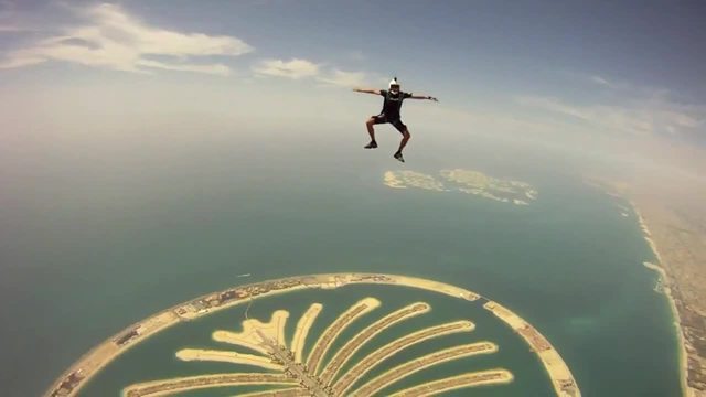 Екстремно! Вижте скок от самолет без парашут!