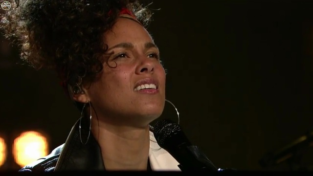 Alicia Keys - Hallelujah (Live From SNL) 2016