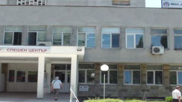 Момченце, падна от 8-ия етаж във Варна - Борят се за живота му