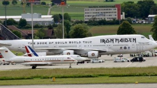 Уникално! Самолетите на Iron Maiden, Меркел и Оланд един до друг