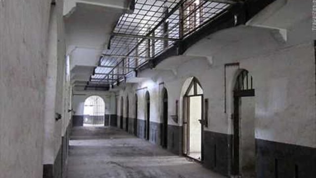 ИГОРЬ АШУРОВ  -  НЕ СПИТ ТЮРЬМА