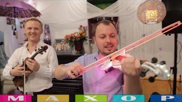 Ярослав Сумишевский и Алексей Алексеев - "Луч солнца золотого" (Сл. Ю. Энтин, Муз. Г. Гладков). Сольно - "Просто играл"