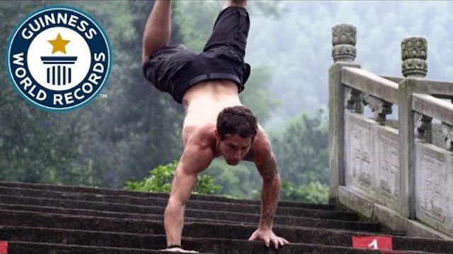 Fastest time to descend fifty steps walking on hands // Guinness World Records Italian Show (Ep 29)