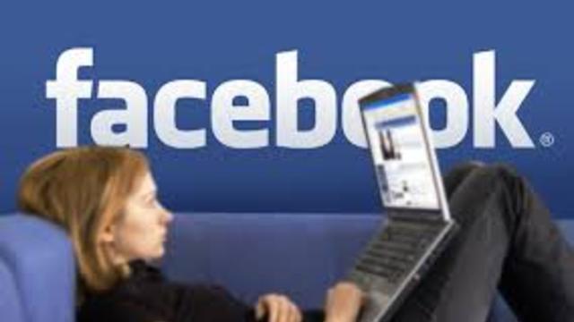 Стената във Facebook – По-кривото огледало на реалният ни свят