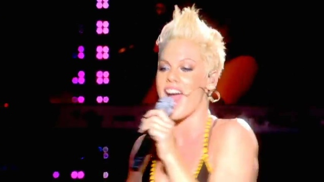 P!nk - Get the Party Started ft. Redman (2007 Live Show)