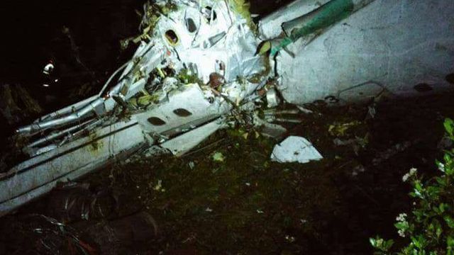Самолетна катастрофа с футболисти! Спасителни екипи търсят оцелели на мястото на катастрофата край Меделин