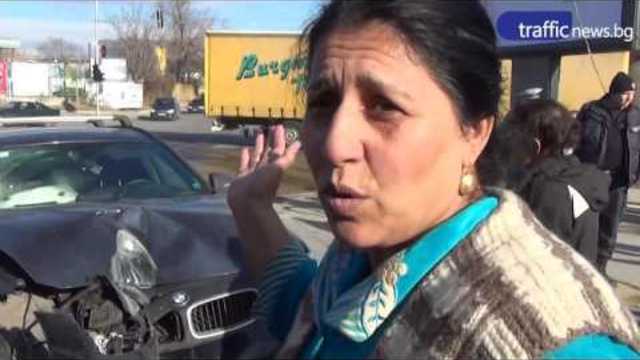 Кола събори стълб в Пловдив