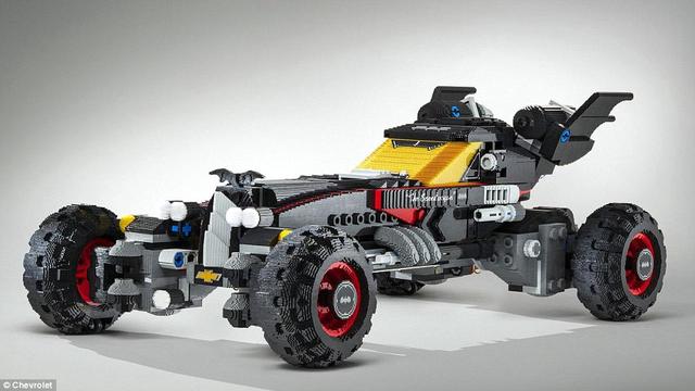 колата на Батман , направена от Лего в реален размер # LEGO® Batmobile from Chevy | Chevrolet at Detroit Auto Show