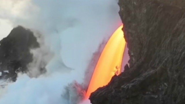 Лава във водата (ВИДЕО) Изригна вулкана Килауеа 2017 / Lava Pours Steadily From Hawaii's Kilauea Volcano