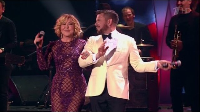 Любовь Успенская и Интарс Бусулис - "Я милого узнаю по походке"