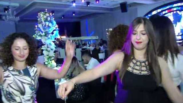 Авром Абрамов и Люба Бабис    -   "Загуляем"