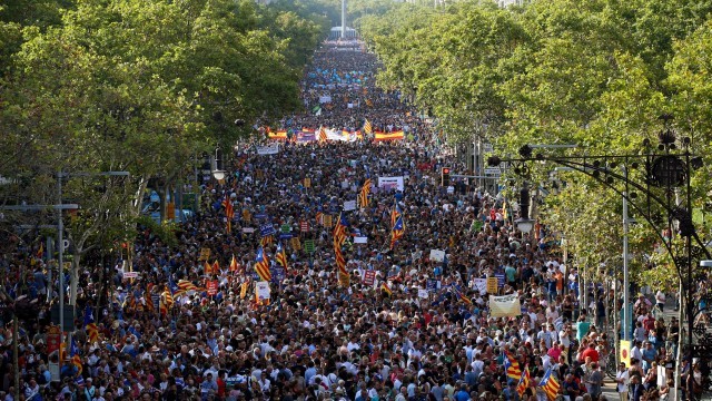 Голямо шествие в Барселона срещу тероризма-организирано като реакция на атентатите в Каталуния