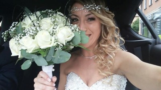 Вижте Как Италианка се Ожени за Себе си (ВИДЕО) . Woman marries herself