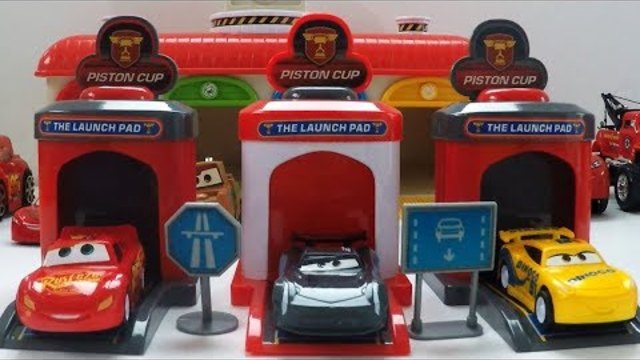 Disney Pixar Cars Lightning Mcqueen Disney Cars Mcqueen Tomica Funny Ejection Toys THE LAUNCH PAD