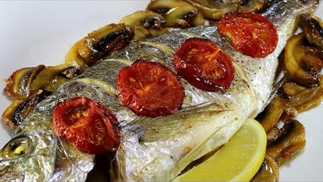 Ципура на фурна с чесън, печурки и чери домати