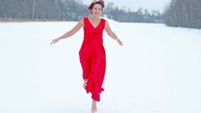 ЮРИЙ ЯКОВЛЕВ   -   А на просторах далекой России бегают девки по снегу  босые!