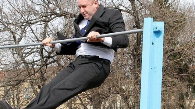 Президента Румен Радев в Пловдив се набира на лоста с умение