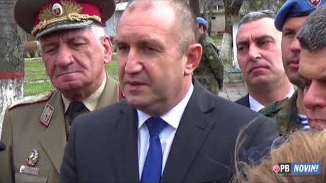 Президентът в Пловдив, показа коремно набиране и говори за скандалите в държавата