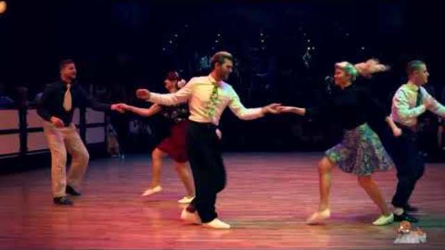 ЛЮДМИЛА ШАРОНОВА  -  КОШКА