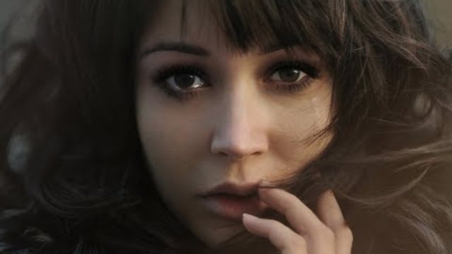 Я не заплачу,не заплачу...я все равно счастливой буду!