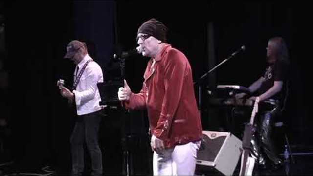 Валерий Палаускас   -   ЗА ОКНОМ ЦВЕТЁТ ВИШНЯ БЕЛОСНЕЖНАЯ