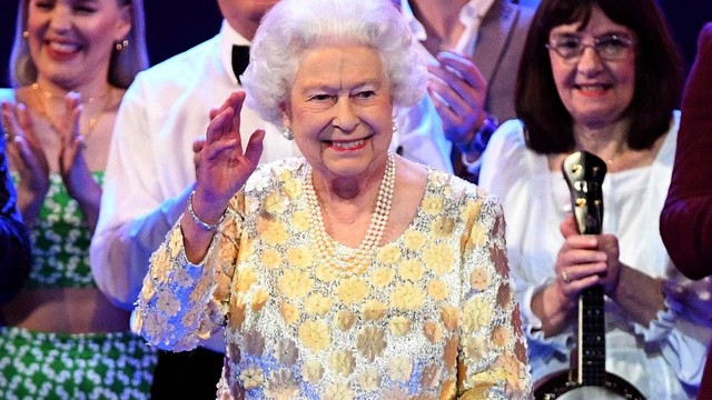 Британската кралица Елизабет отпразнува 92-рия си рожден ден с грандиозен концерт (ВИДЕО) 2018