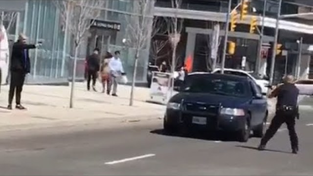 Атаката в Торонто! Мъж уби 10 и рани 15 души - Toronto van attack: Witness video of takedown