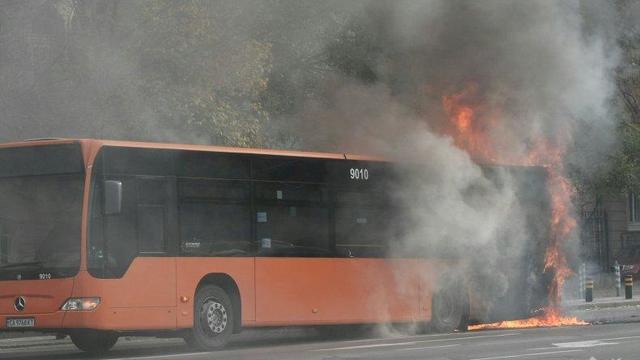 Автобус на градския транспорт се запали в София - Няма пострадали