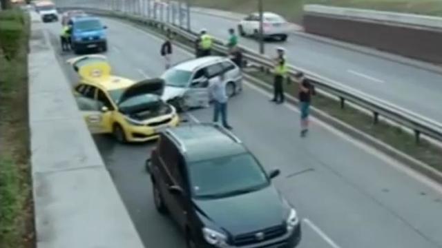 Верижна катастрофа в София със 7 коли , има ранени