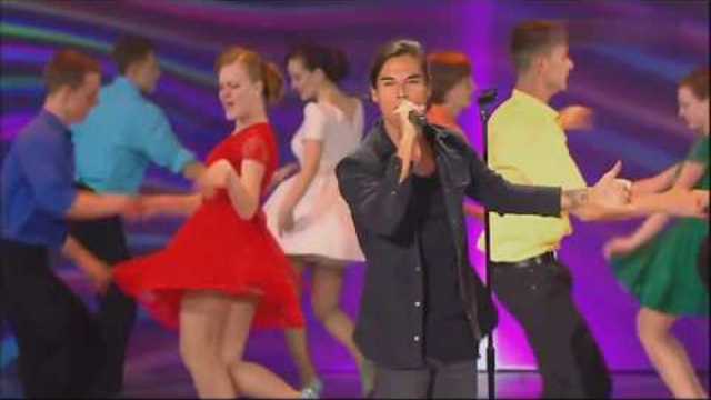 Julio Iglesias Jr "La Camisa Negra"