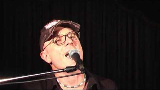 Валерий Палаускас   -   В ЭТОМ ГОРОДЕ МНЕ ОДИНОКО БЕЗ ТЕБЯ