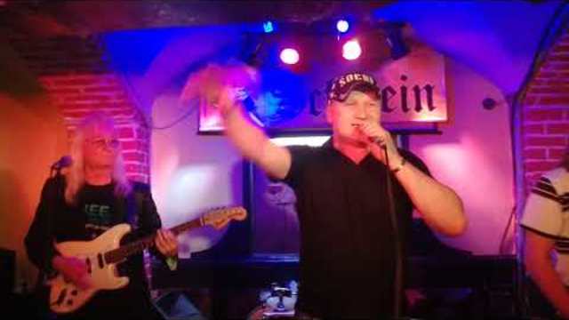 Руслан Исаков   -    Он тебя ищет