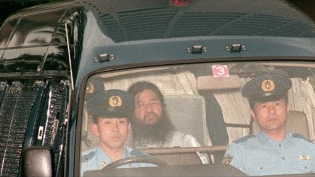 Екзекутираха най-известния терорист в Япония -Japan executes cult members behind deadly 1995 sarin subway attack