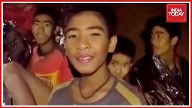 Вижте как извадиха първите деца от пещерата в Тайланд! Trapped Children Rescued From Thailand Cave