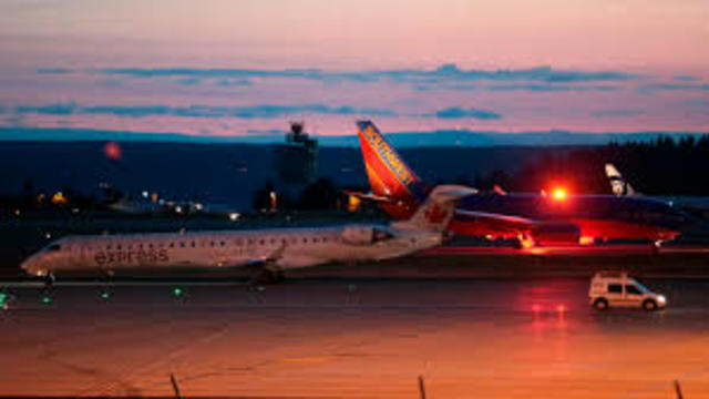 Кражба на самолет затвори летището в Сиатъл (ВИДЕО)