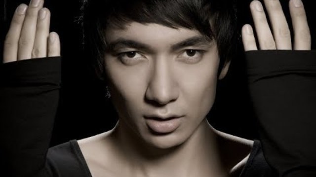 АЛИШЕР КАРИМОВ  -   В ОКЕАНЕ ГЛАЗ ТВОИХ ТОНУ!