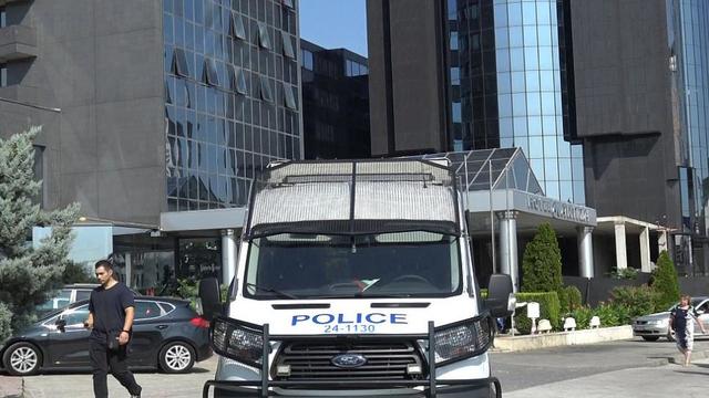 10 арестувани при спецакция в офиси в големи хотели в София и Пловдив (ВИДЕО) Разследващи намерили 10 млн. лв. в брой