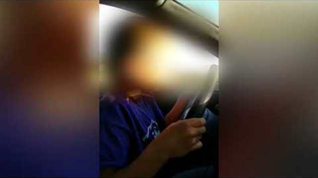 Дете шофира