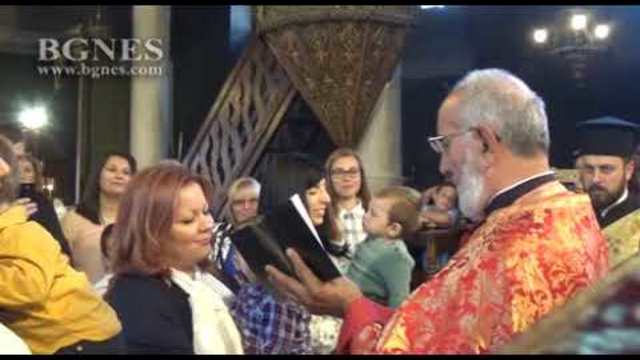 Три момчета и пет момичета кръстени в Благоевград от митрополит Серафим