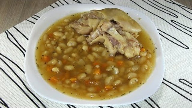 Боб със Свински Крачета