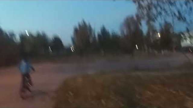 Мале гледайте до край смях как пада  от колелото