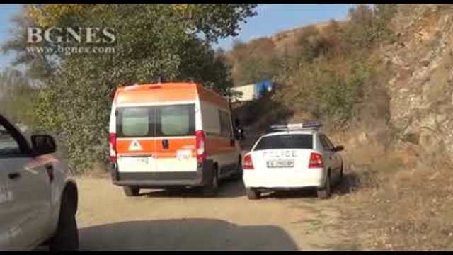 Помощник-машинист на влак скочи в движение и загина на място